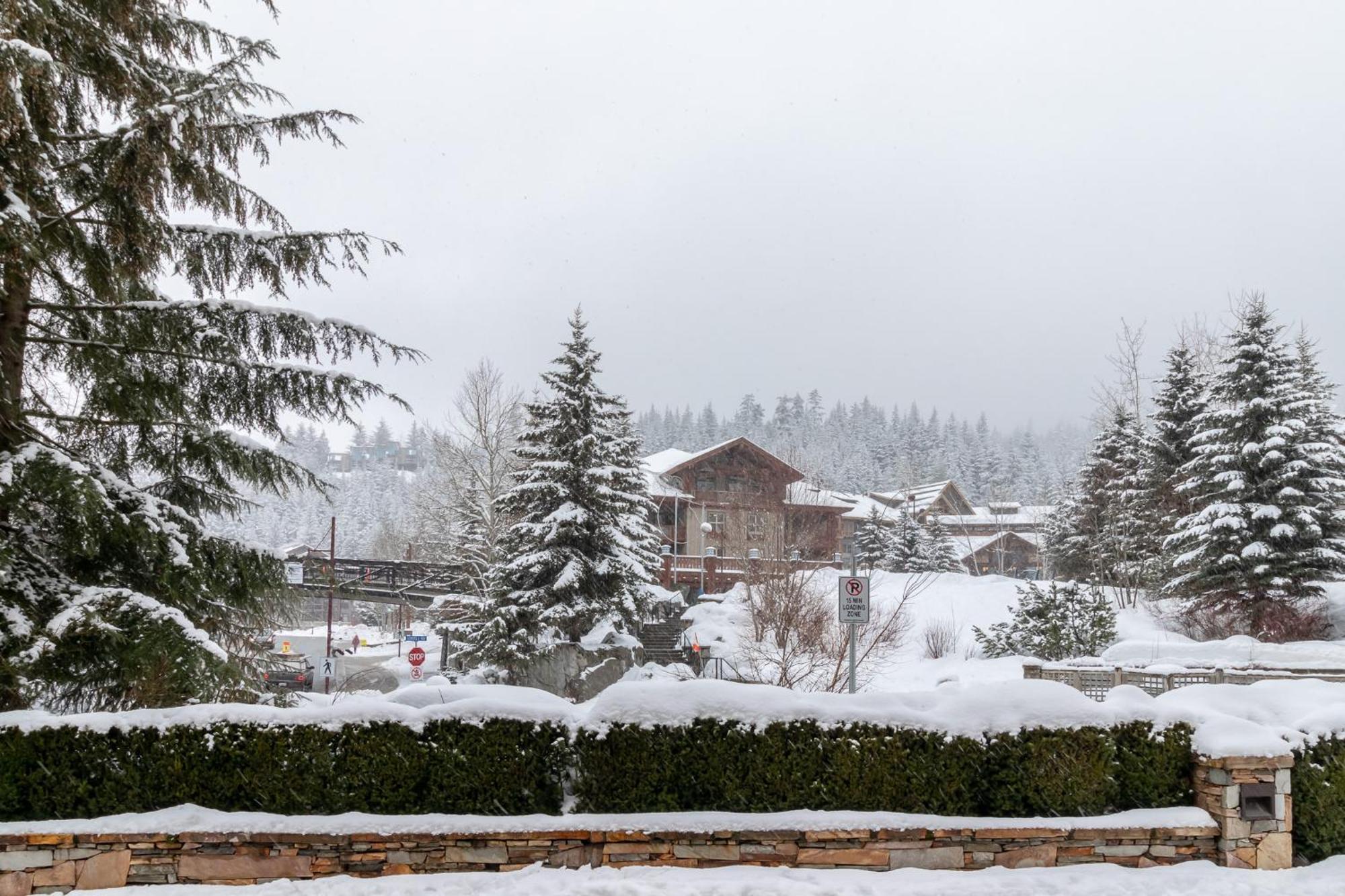 Creekside Slopeside 1Br With Pool, Hot Tub, Bbq Lägenhet Whistler Exteriör bild